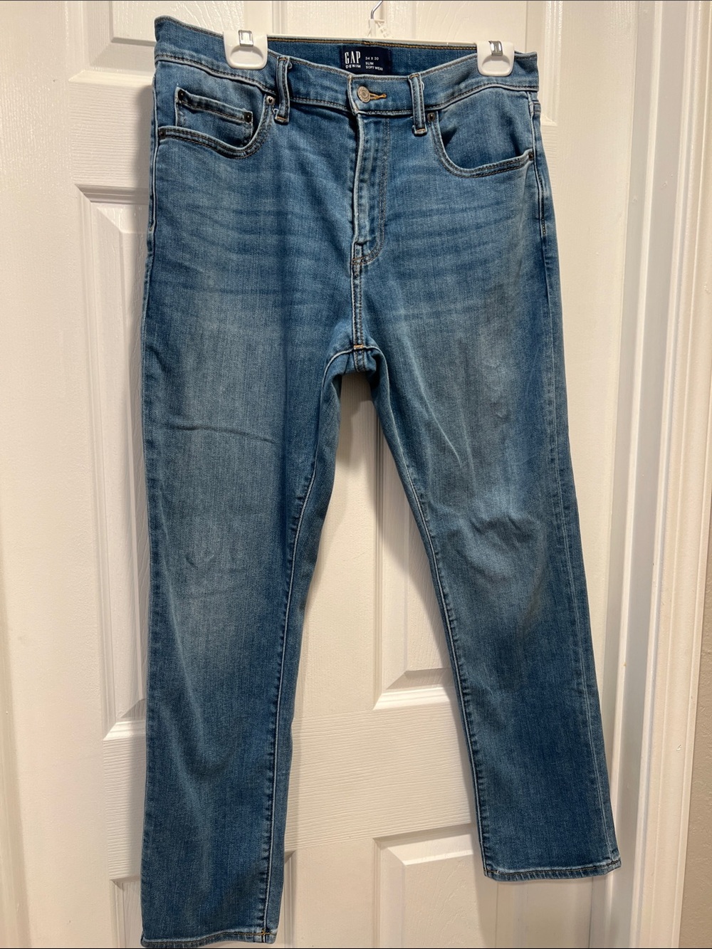 GAP Men’s Medium Blue Slim Soft Wear Jeans. Size 34 X 30. EUC.